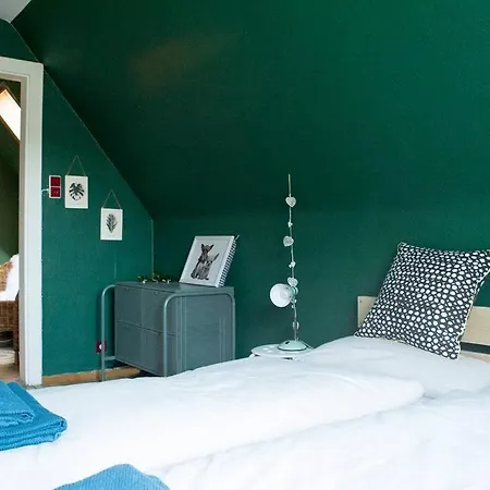 Kunterbunt - Sehr Zentral, Neu Renoviert, 2sz Apartment *
