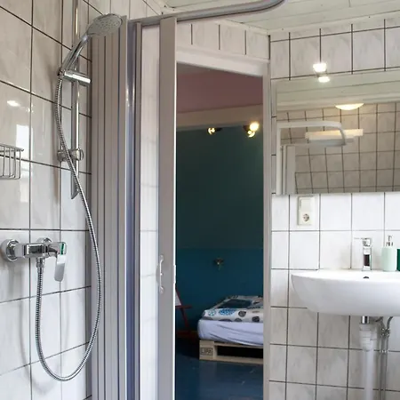 Kunterbunt - Sehr Zentral, Neu Renoviert, 2sz Apartment
